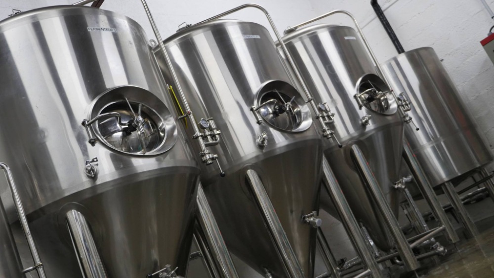 醸造所のビール醸造設備、円錐形のステンレス鋼ビール発酵槽、販売中の市販の醸造設備、醸造の開始方法、醸造設備のコスト、ビールタンク、ビール瓶詰め機、天台醸造設備、地ビール醸造システム