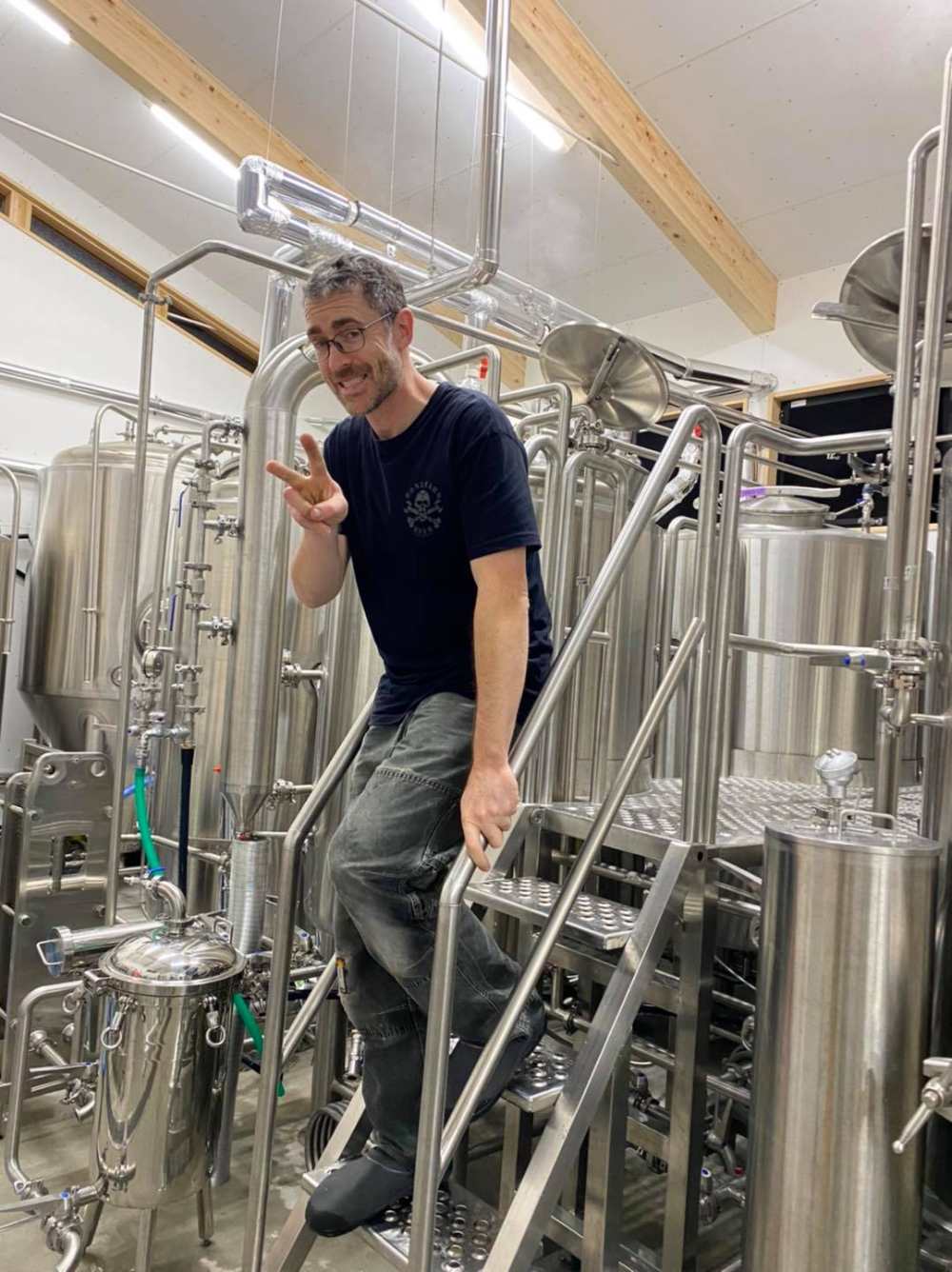 醸造所のビール醸造設備、円錐形のステンレス鋼ビール発酵槽、販売中の市販の醸造設備、醸造所の開始方法、醸造設備のコスト、ビールタンク、ビール瓶詰め機、ビールケギングマシン、brewpub用のクラフトビール醸造システム