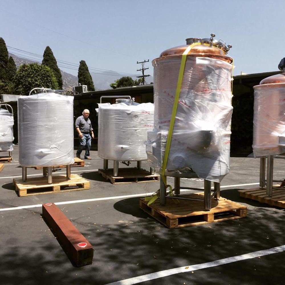 醸造所のビール醸造設備、円錐形のステンレス鋼ビール発酵槽、販売のための商業醸造設備、醸造所の開始方法、醸造設備のコスト、ビールタンク、ビール瓶詰め機、ビールケギングマシン、ビール缶詰機、販売のためのクラフトビール醸造システム、醸造所タンク、ビール醸造設備、米国醸造所、500L醸造設備、銅醸造所