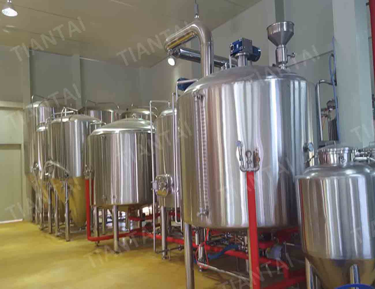 Instalación y puesta en marcha del sistema de cervecería de 3000 litros 