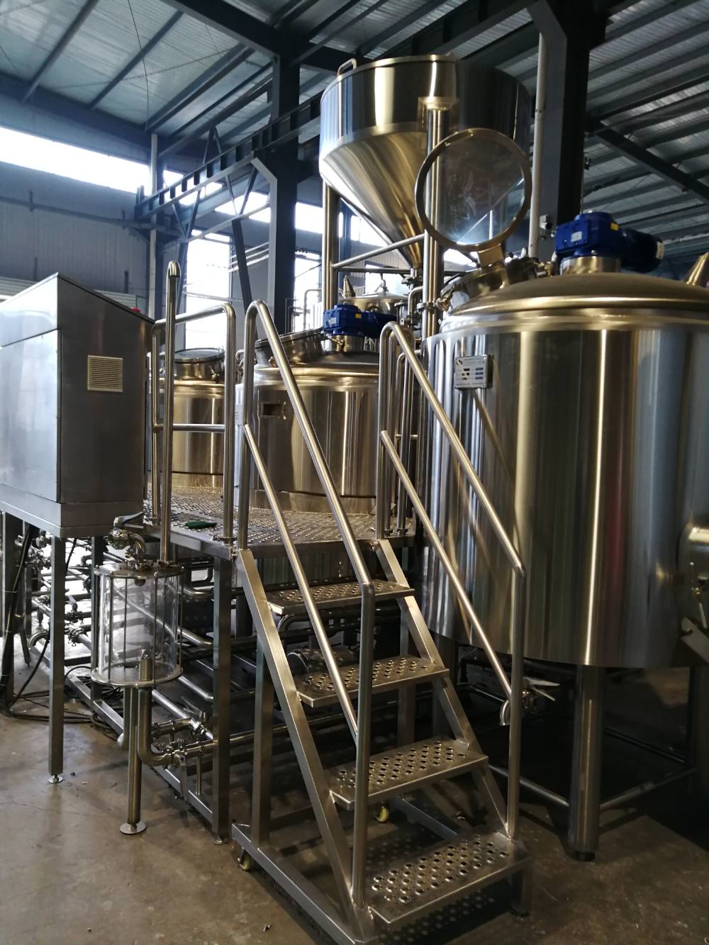 Équipement de brasserie, fermenteur de bière, cuve de fermentation de bière, système de microbrasserie, pistolet à houblon, brasserie aux Pays-Bas