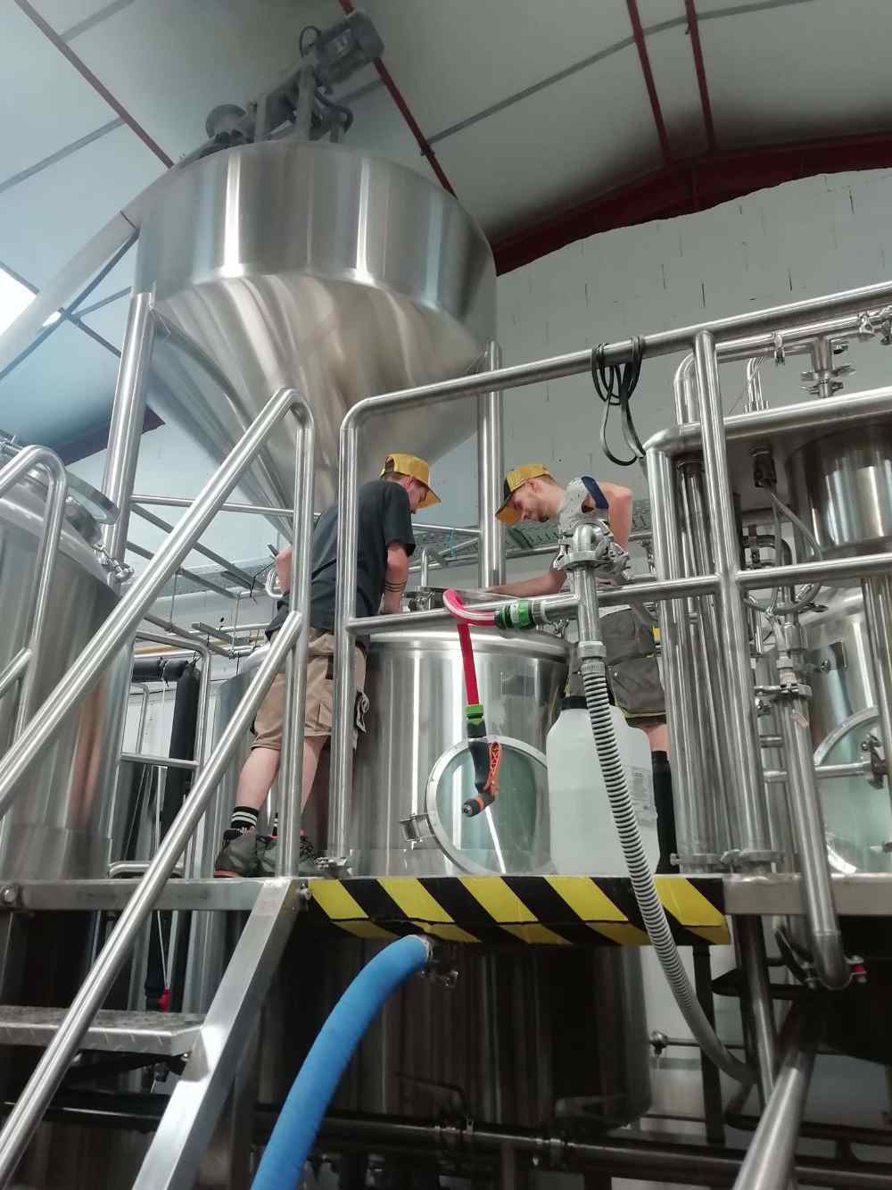 Equipo de cervecería en venta, Equipo de cerveza, Fabricantes de sistemas de elaboración de cerveza, Tanques de fermentación, Fermentadores cónicos, Tanque de cerveza brillante, Sistema de cervecería, Tanque de fermentación, Fermentadores, Costo del equipo de cervecería, Equipo de cervecería en venta