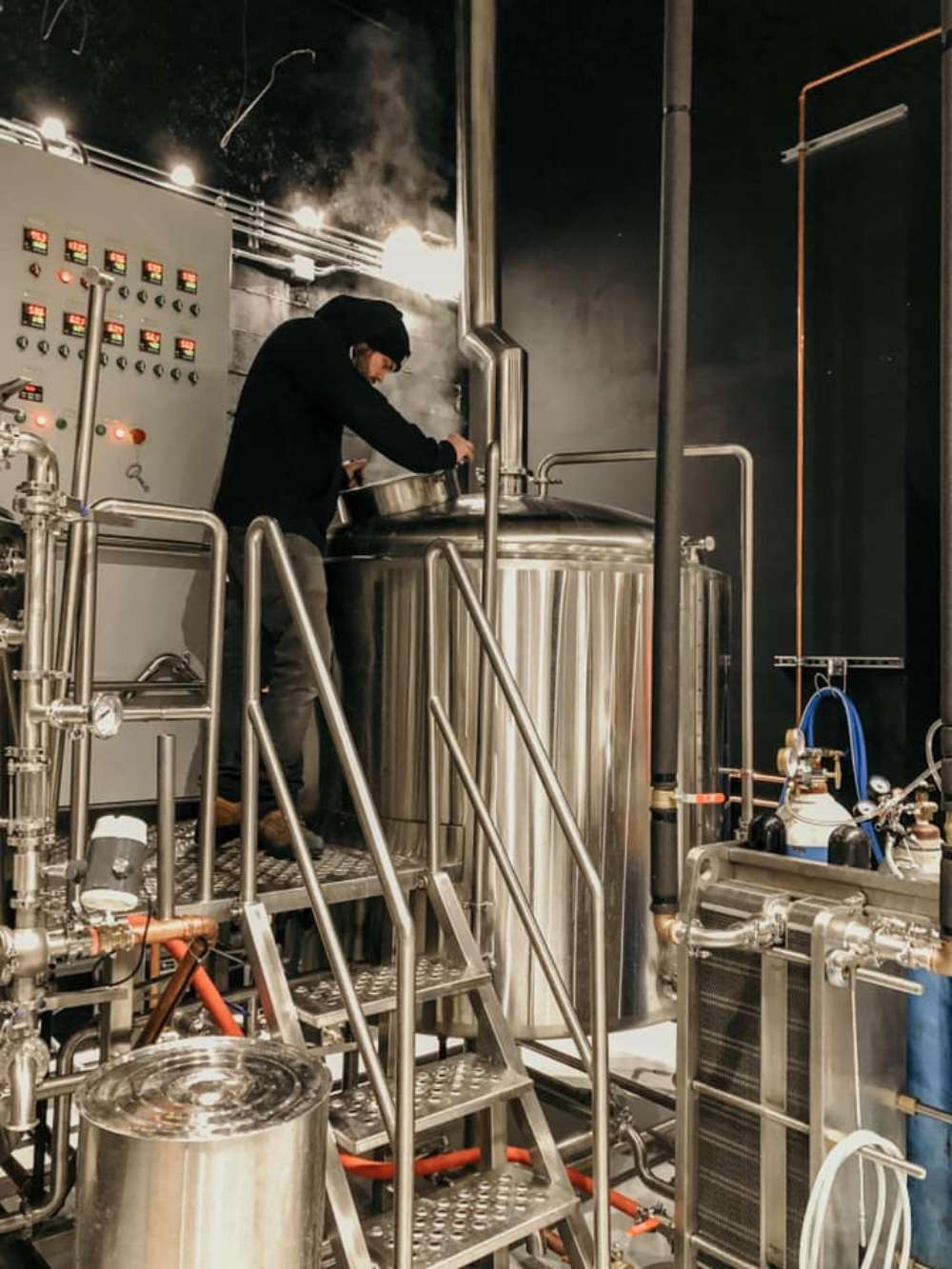 1200L醸造設備、ビール発酵槽、ビール発酵タンク、地ビール醸造システム、1200L醸造システム、カナダの醸造所