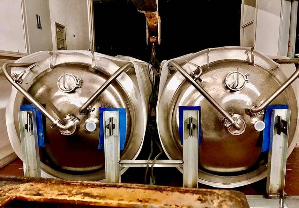 クラフトビール醸造醸造設備、円錐形のステンレス鋼ビール発酵槽、販売のための商業醸造設備、醸造所の開始方法、醸造設備のコスト、ビールタンク、ビール瓶詰め機、イタリアの醸造所、クラフト醸造設備の価格、brewpubビール設備