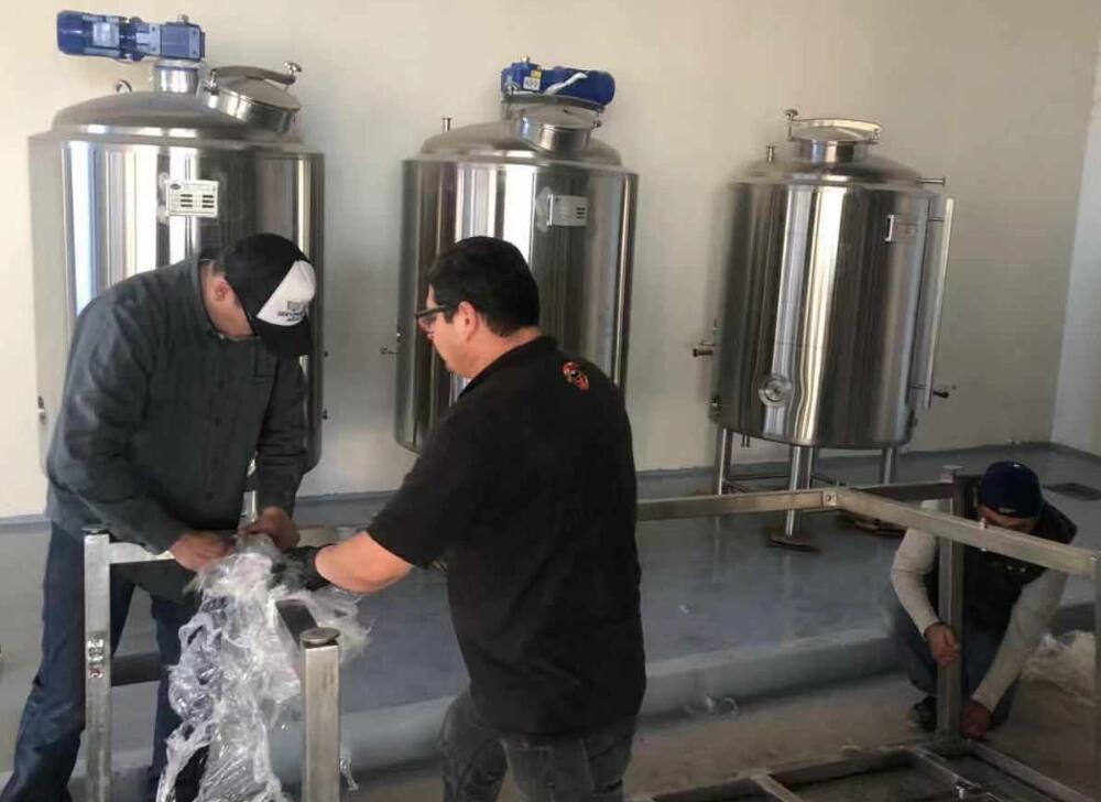 醸造所のビール醸造設備、円錐形のステンレス鋼ビール発酵槽、販売中の市販の醸造設備、醸造の開始方法、醸造設備のコスト、ビールタンク、ビール瓶詰め機、5bblビール発酵槽、5bbl醸造設備、ビール缶詰機