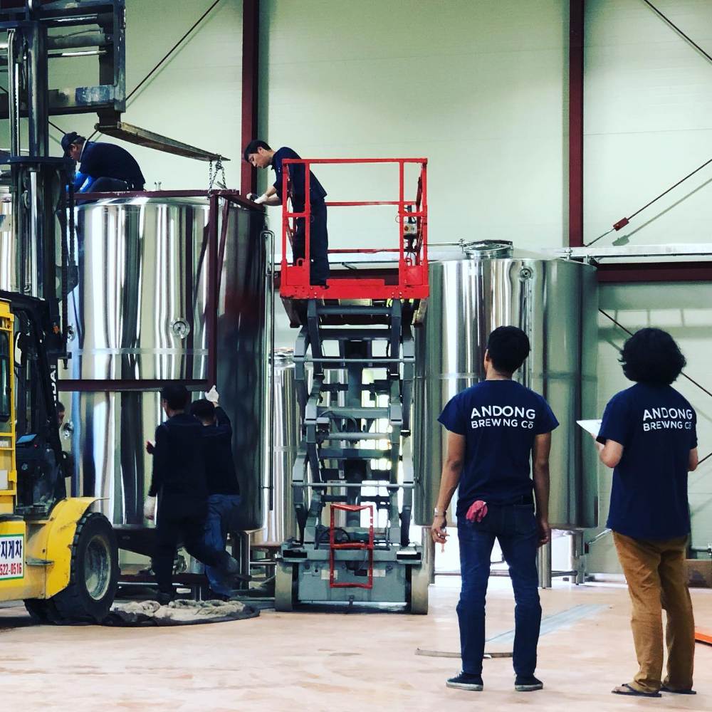醸造所のビール醸造設備、円錐形のステンレス鋼ビール発酵槽、販売用の商業醸造設備、醸造の開始方法、醸造設備のコスト、ビール発酵タンク、ビール瓶詰め機、ビールケギング機、ビール缶詰機、販売用クラフトビール醸造システム、醸造所タンク、ビール醸造設備、韓国醸造所、30HL醸造設備、自動醸造システム