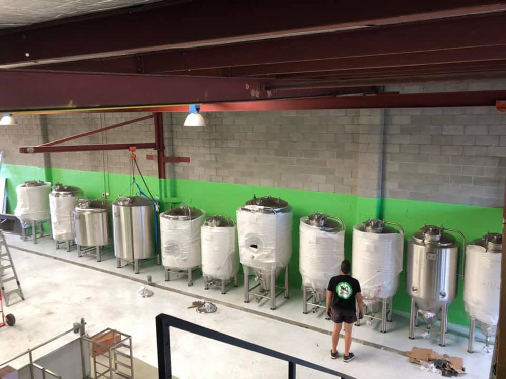 醸造所のビール醸造設備、円錐形のステンレス鋼ビール発酵槽、販売のための商業醸造設備、醸造所の開始方法、醸造設備のコスト、ビールタンク、ビール瓶詰め機、ビールケギングマシン、ビール缶詰機、販売のためのクラフトビール醸造システム、醸造所タンク、ビール醸造設備、オーストラリア醸造所、500L醸造設備