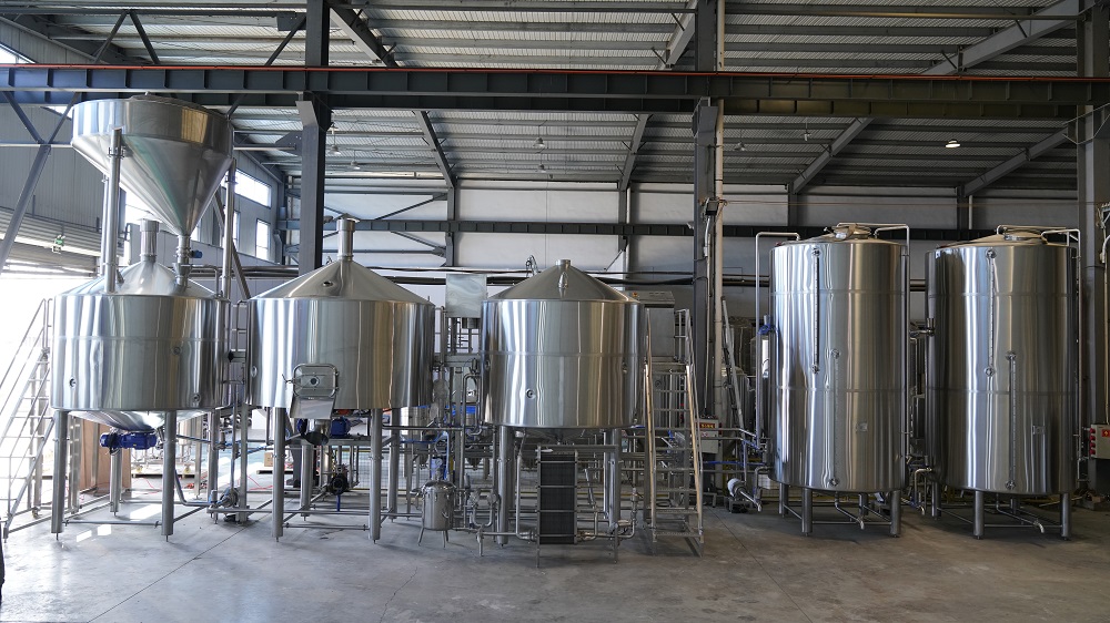 <strong>How does hot and cold liquor tanks help reduce the heat</strong>