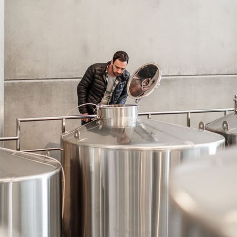 Small-Wonder-Wines-4000L-wine-equipment-1