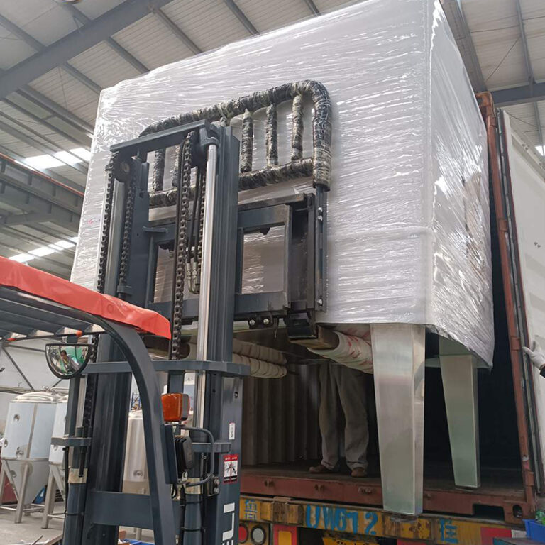 Small-Wonder-Wines-4000L-wine-equipment-4